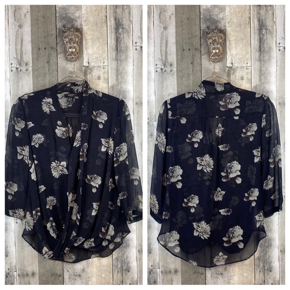 Aritzia Babaton Silk Draped Front Blouse in Navy Size Small. - Picture 8 of 9